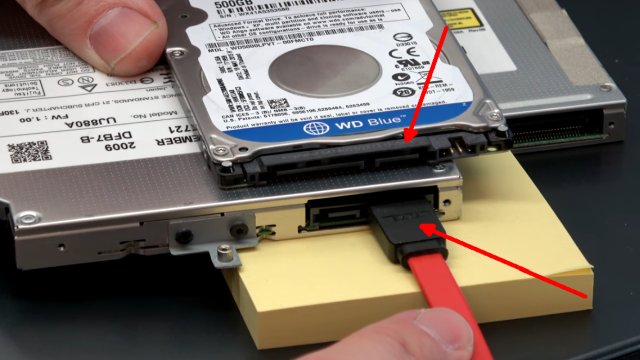 Überprüfen, ob das CD/DVD-Laufwerk oder der USB-Anschluss korrekt funktioniert.
CD/DVD-Laufwerk oder USB-Anschluss reinigen, um sicherzustellen, dass keine Schmutzpartikel oder Staub vorhanden sind.